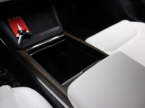 Used 2022 Tesla Model S AWD image 40