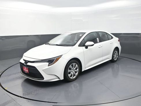Used 2024 Toyota Corolla LE FWD image 3