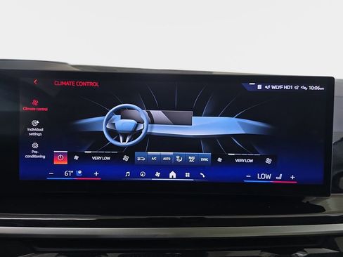 Used 2025 BMW X7 xDrive40i w/ Premium Package image 25