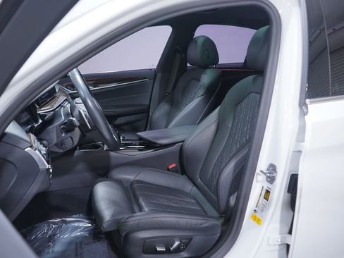 Used 2022 BMW 530i w/ Convenience Package image 7