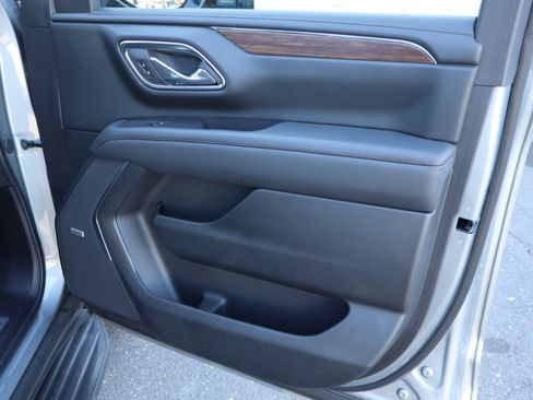 Used 2024 Chevrolet Suburban High Country w/ Advanced Technology Package image 41