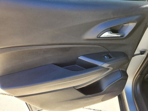 Used 2025 Chevrolet Trax LS w/ LS Convenience Package FWD image 14