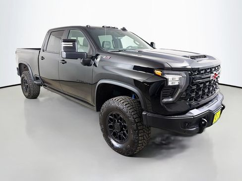 Used 2025 Chevrolet Silverado 2500 ZR2 w/ ZR2 Bison Edition AWD/4WD image 4
