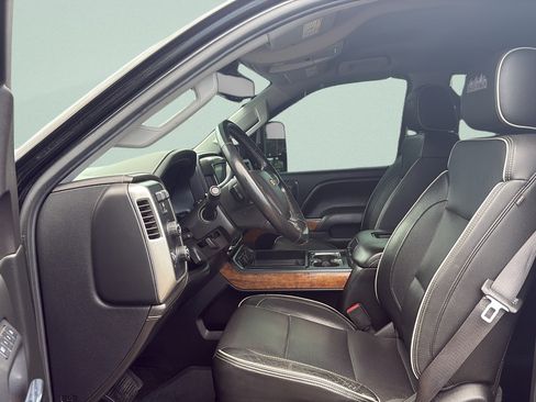 Used 2019 Chevrolet Silverado 2500 High Country w/ Duramax Plus Package AWD/4WD image 9