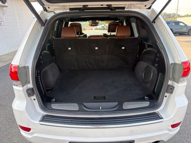 Used 2020 Jeep Grand Cherokee Overland AWD/4WD image 30
