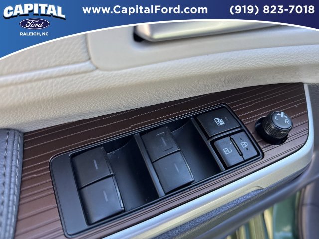 Used 2024 Toyota Sienna XLE FWD image 21