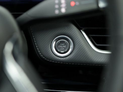 Used 2025 Chevrolet Equinox LT image 18