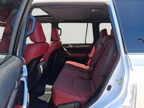 Used 2023 Lexus GX 460 Premium w/ Premium Package AWD/4WD image 8