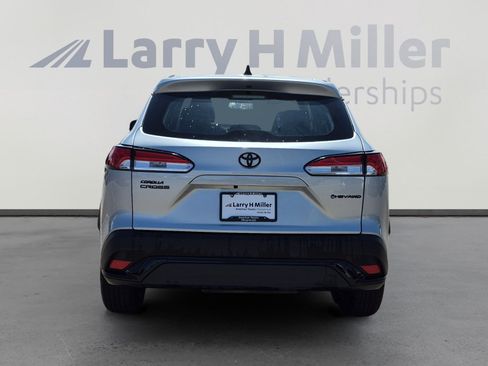 Used 2025 Toyota Corolla Cross AWD Hybrid image 4