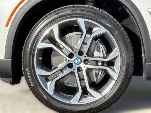 Used 2026 BMW X5 xDrive40i AWD/4WD image 11