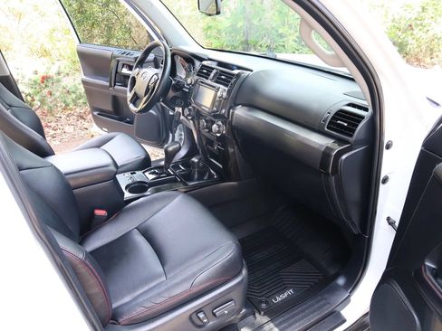 Used 2017 Toyota 4Runner TRD Off-Road Premium AWD/4WD image 26