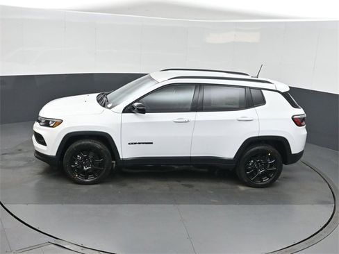 New 2026 Jeep Compass Latitude image 33