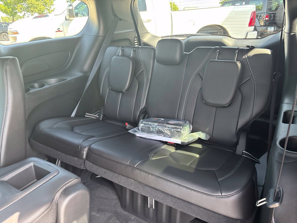 New 2027 Chrysler Pacifica Select FWD image 18
