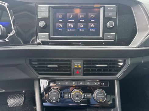 Used 2023 Volkswagen Jetta SE w/ Panoramic Sunroof Package FWD image 25