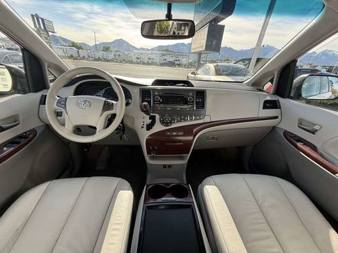 Used 2011 Toyota Sienna XLE AWD/4WD image 14
