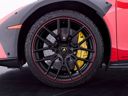 Used 2023 Lamborghini Huracan Sterrato AWD/4WD image 3