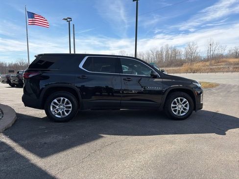 Used 2022 Chevrolet Traverse LS image 6