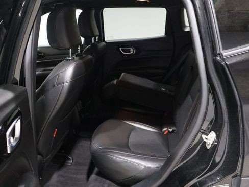 Used 2024 Jeep Compass Trailhawk image 17