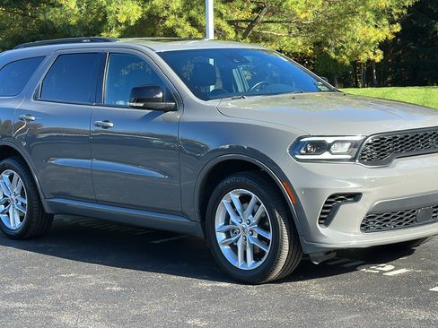 Used 2024 Dodge Durango GT image 2