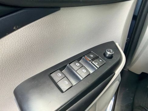 Used 2019 Toyota Highlander XLE AWD/4WD image 24
