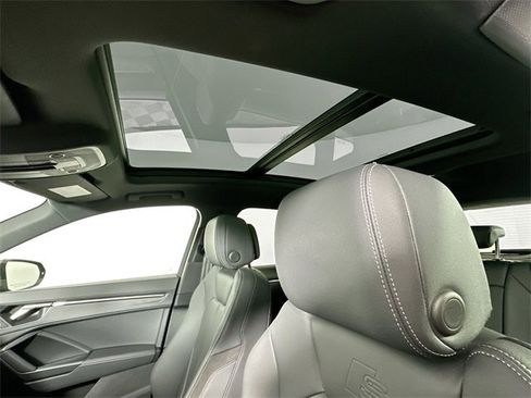 Used 2023 Audi Q3 2.0T Premium w/ Black Optic Sport Package image 18