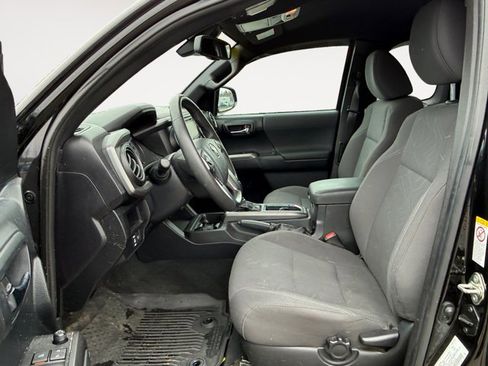 Used 2019 Toyota Tacoma TRD Sport w/ Technology Package image 11