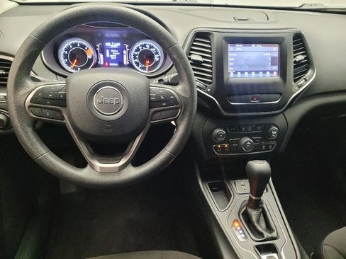 Used 2019 Jeep Cherokee Latitude w/ Popular Appearance Group FWD image 22