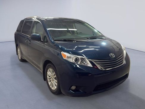 Used 2012 Toyota Sienna XLE w/ Entertainment Pkg FWD image 1