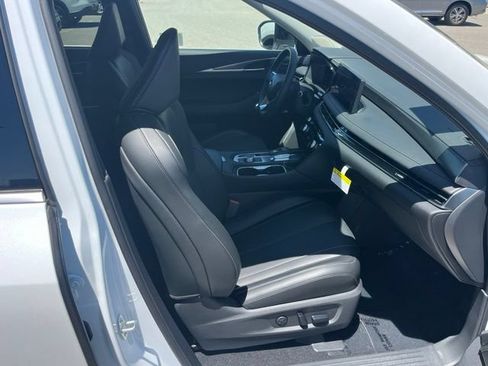 Certified 2026 INFINITI QX60 Luxe w/ Cargo Package AWD/4WD image 8