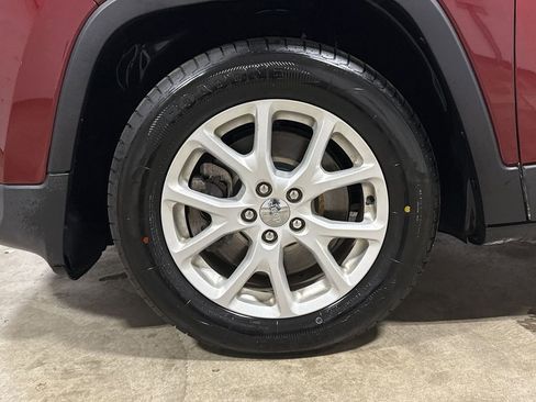 Used 2015 Jeep Cherokee Sport w/ Sport Appearance Group FWD image 25