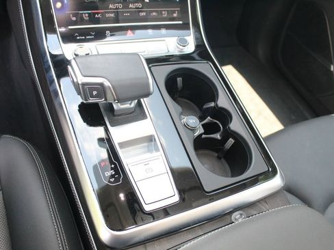 Used 2023 Audi Q8 Prestige w/ Prestige Package AWD/4WD image 15
