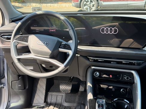 Used 2025 Audi Q5 Premium w/ Convenience Package AWD/4WD image 18