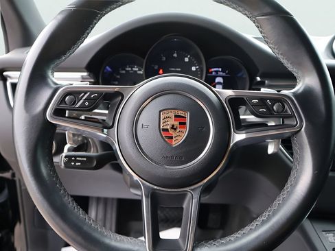 Used 2018 Porsche Macan AWD/4WD image 27