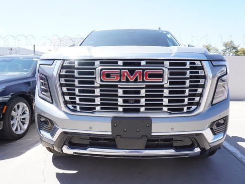 Certified 2025 GMC Yukon Denali AWD/4WD image 4