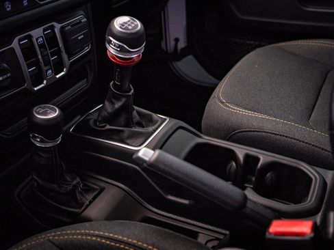 Used 2025 Jeep Wrangler Sport image 35