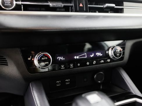 Used 2025 Mitsubishi Outlander SE image 27