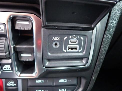 New 2025 Jeep Gladiator Willys image 19