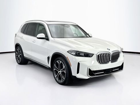 Used 2024 BMW X5 xDrive40i w/ Parking Assistance Package image 3