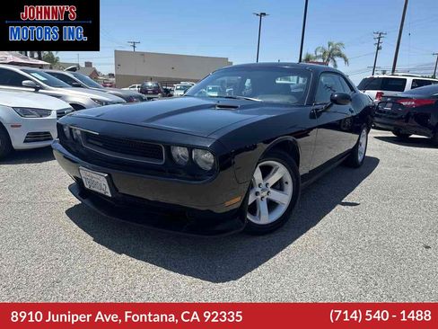 Used 2013 Dodge Challenger SXT RWD image 1