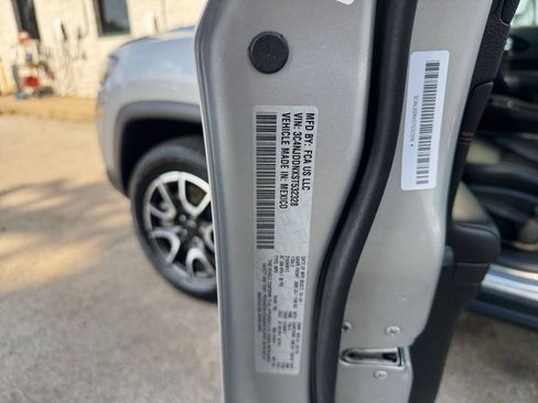 Used 2025 Jeep Compass Trailhawk AWD/4WD image 28