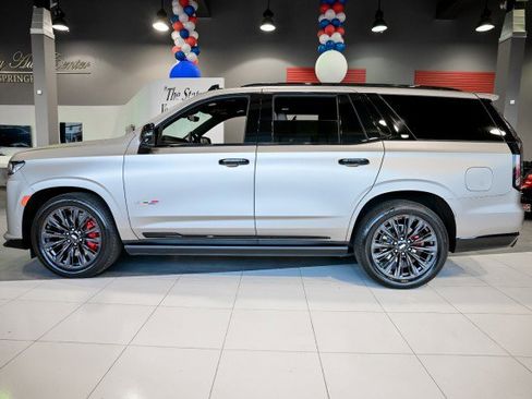 Used 2023 Cadillac Escalade V w/ LPO, ONYX Package image 8