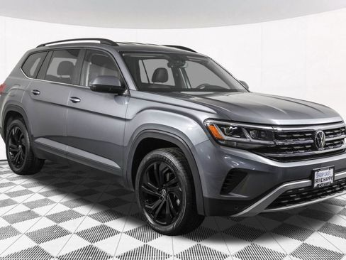 Used 2023 Volkswagen Atlas SE w/ Black Wheel Package AWD/4WD image 11