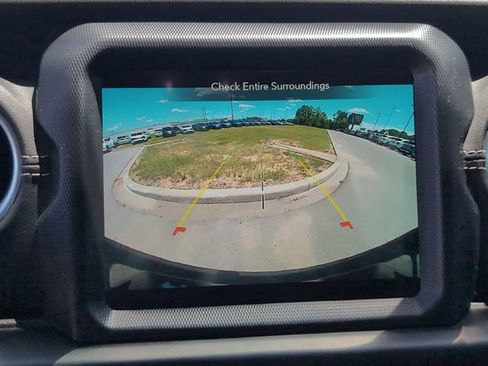 Used 2023 Jeep Wrangler Unlimited Sahara w/ Cold Weather Group AWD/4WD image 18