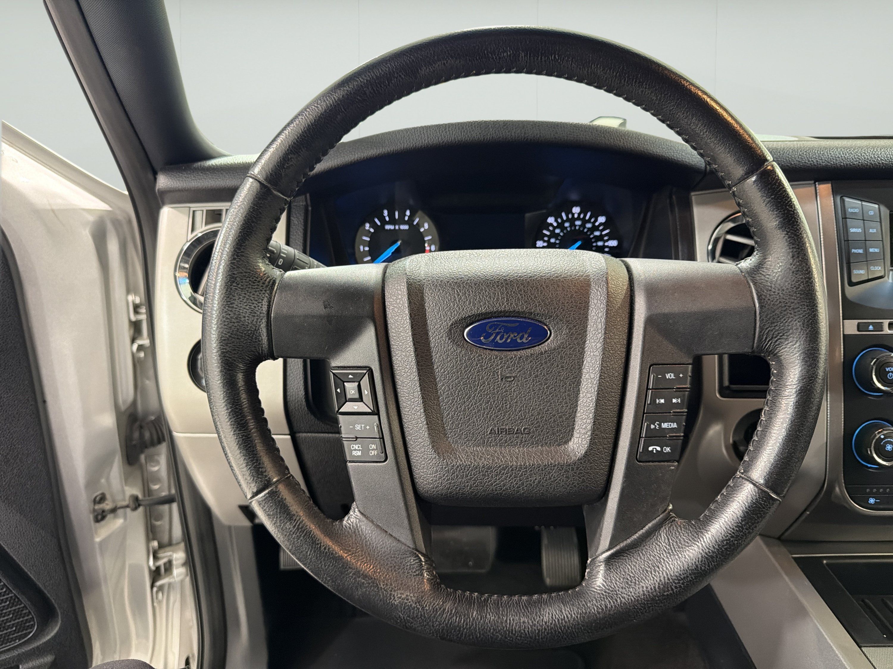 Used 2016 Ford Expedition XLT w/ Equipment Group 201A RWD image 16