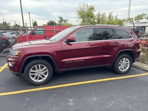 Used 2018 Jeep Grand Cherokee Laredo AWD/4WD image 3