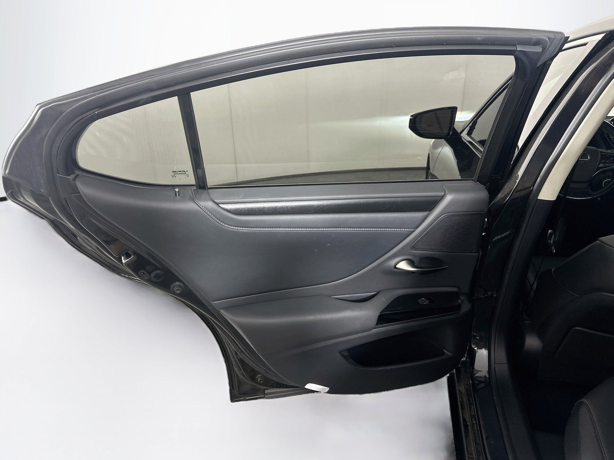Used 2025 Lexus ES 300h w/ Premium Package FWD image 27