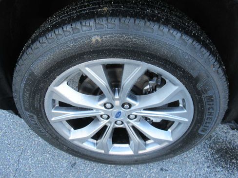 Used 2023 Ford Explorer XLT w/ Equipment Group 202A image 11