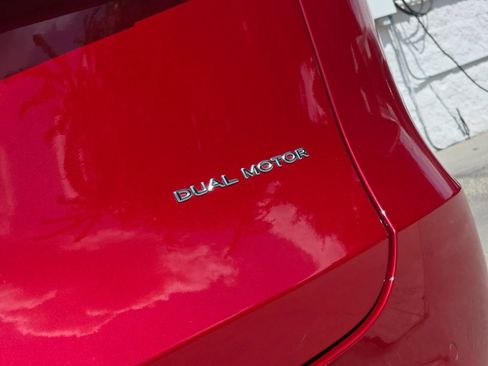 Used 2021 Tesla Model Y Long Range AWD/4WD image 38