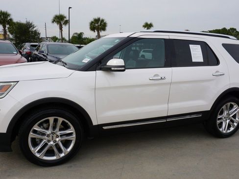 Used 2017 Ford Explorer Limited image 5