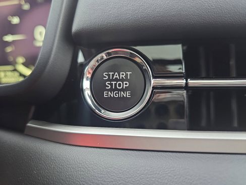 New 2025 Mitsubishi Outlander SE image 23